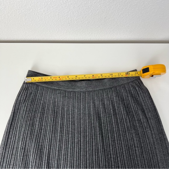 Banana Republic Pleated Knit Midi Skirt XS Gray Elastic Waist Lined Minimalist - Picture 3 of 7